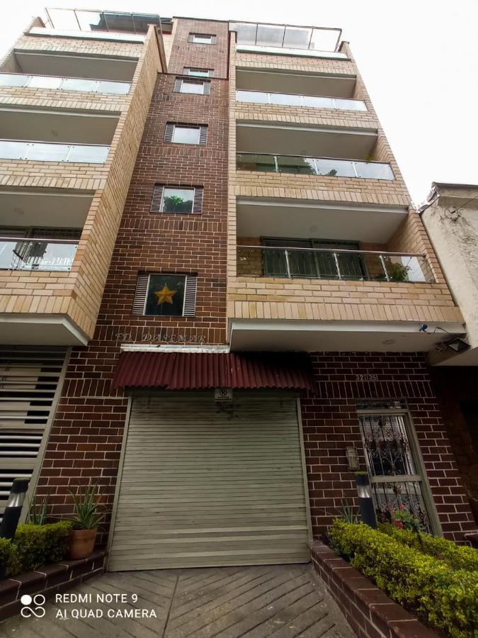 En Laureles Con Excelente Ubicacion Apartment